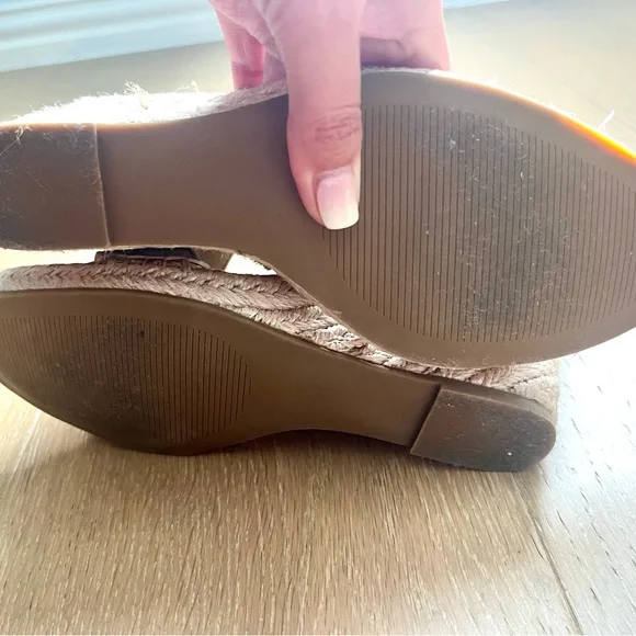 Steve Madden Beige Wedge Sandals - Picture 4 of 5